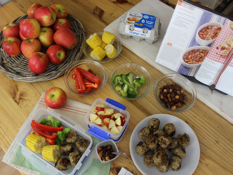 Lunch box - meatballs with apples